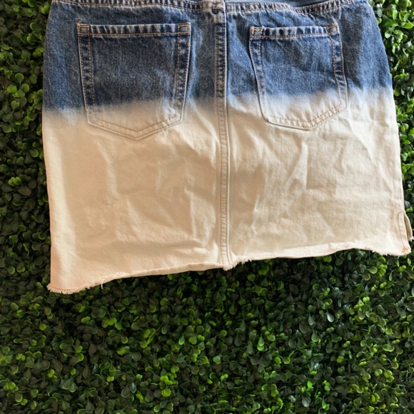 Mini Skirt - Picture 2 of 2